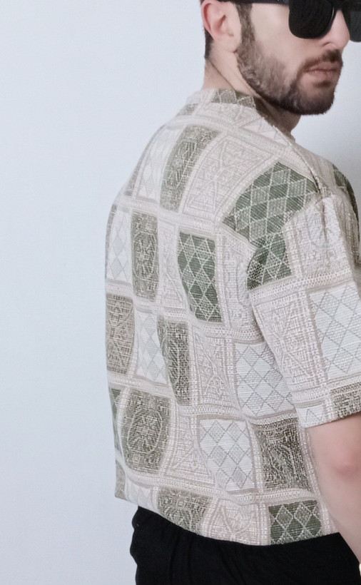 تیشرت آستین کوتاه اورجینال کلاسیک رنگ کرمی طرح کارتی زارا