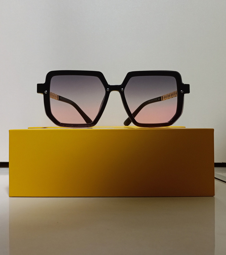 عینک آفتابی زنانه نیمه شفاف