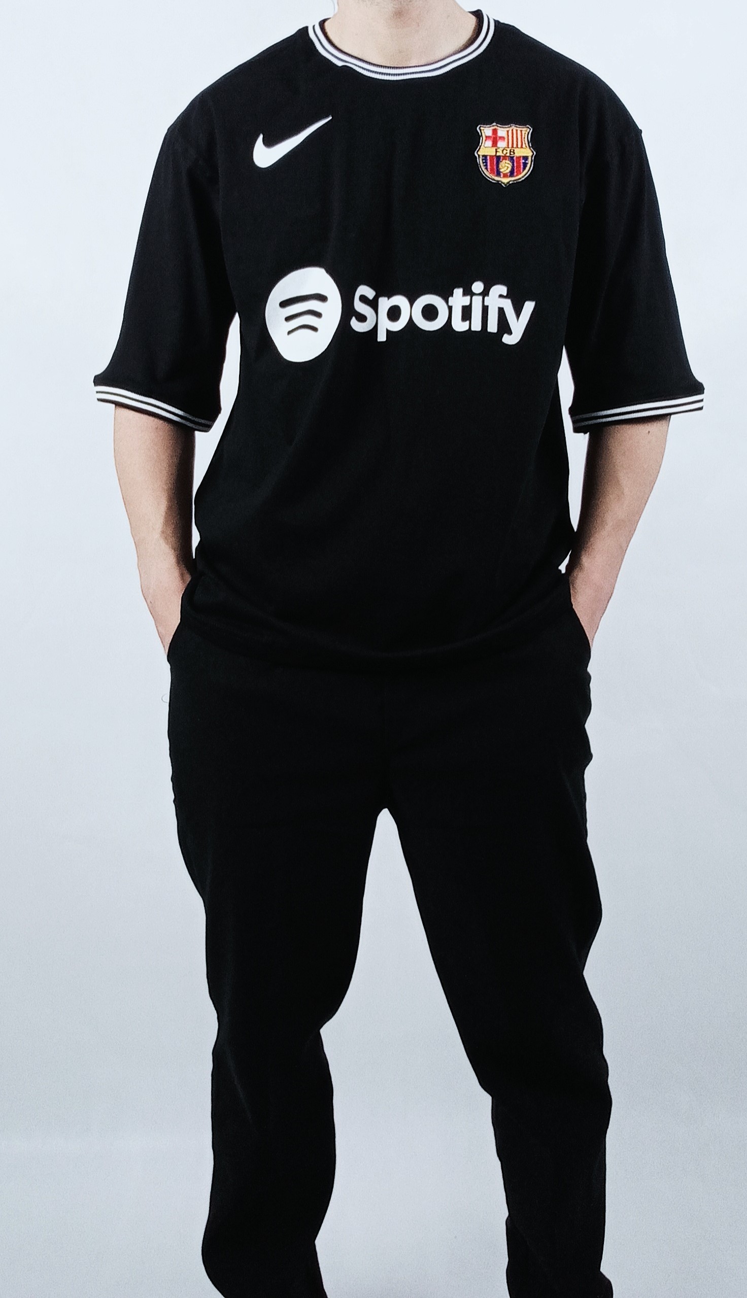 تیشرت آستین کوتاه مردانه مشکی نخ پنبه گرم بالا طرح بارسلونا FCB