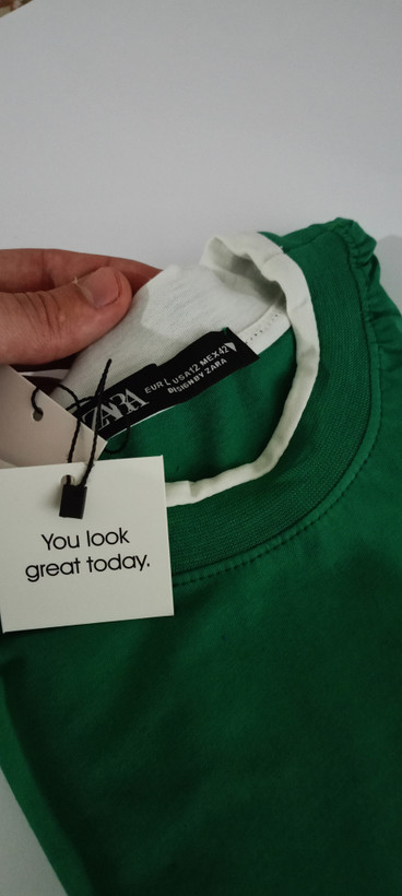 تیشرت ساده آستین کوتاه مردانه طرح لبه نواری قواره لش در رنگ بندی های متنوع برند ZARA