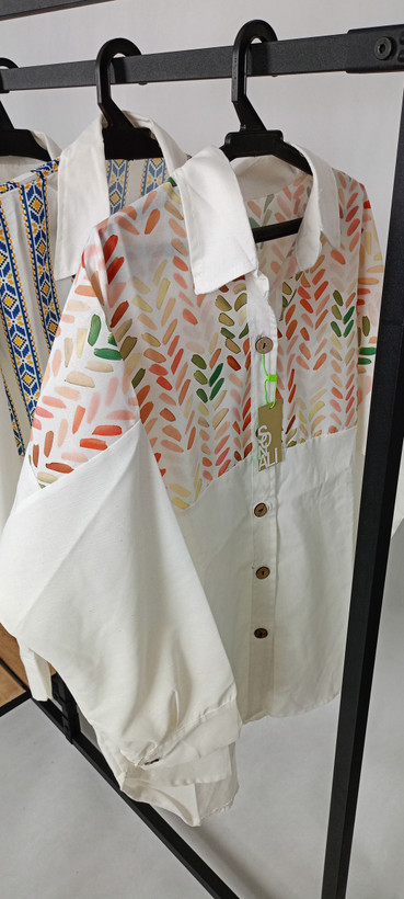 شومیز آستین بلند زنانه طرح سنتی قرمز