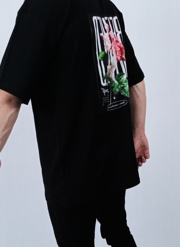 تی شرت آستین کوتاه قواره لش مشکی طرح گل