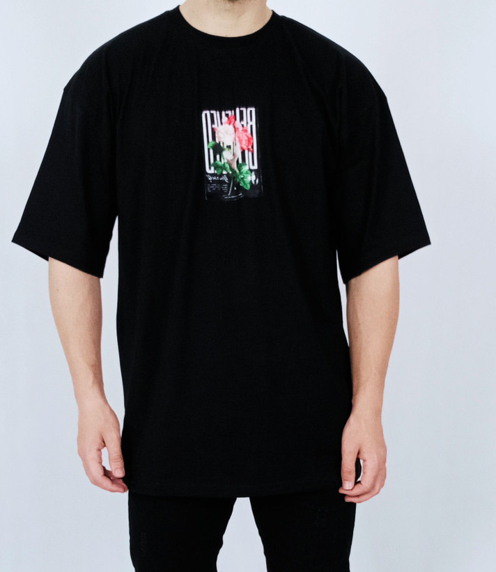 تی شرت آستین کوتاه قواره لش مشکی طرح گل