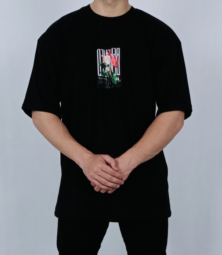 تی شرت آستین کوتاه قواره لش مشکی طرح گل