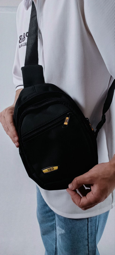 Black Muradne body bag CAT