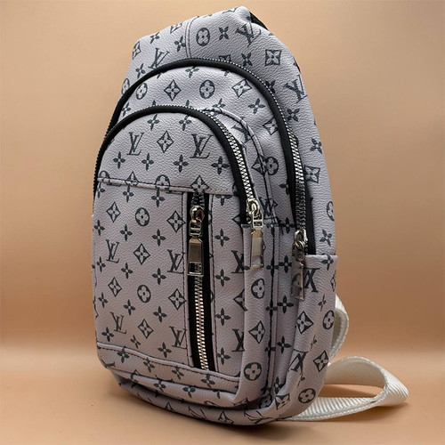 بادی بگ چرم سفید مدل لویی ویتون با بند سفیدو زیپ های فلزی