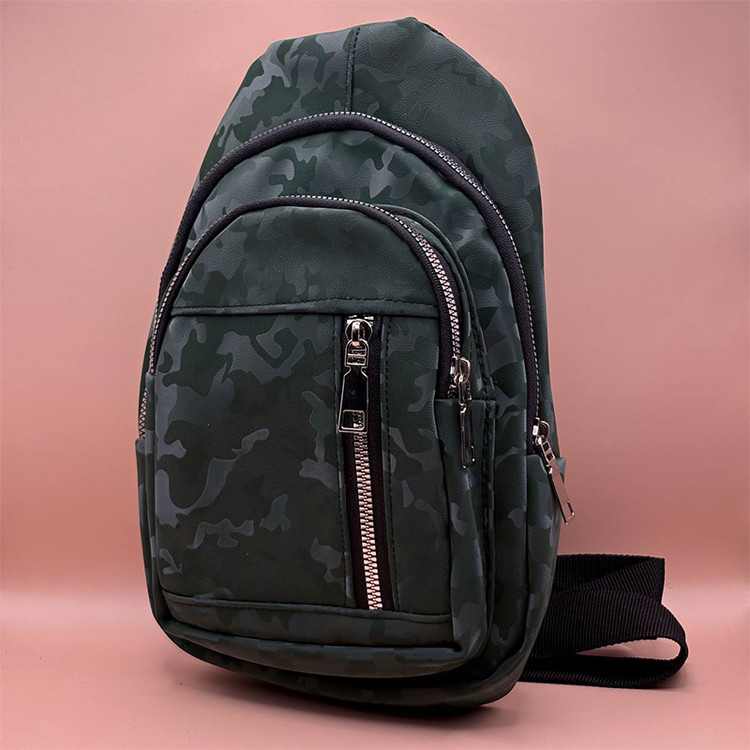 بادی بگ چرم سبز مدل چیریکی دارای بند دوشی و زیپ