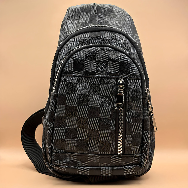 بادی بگ چرم مشکی مدل شطرنجی