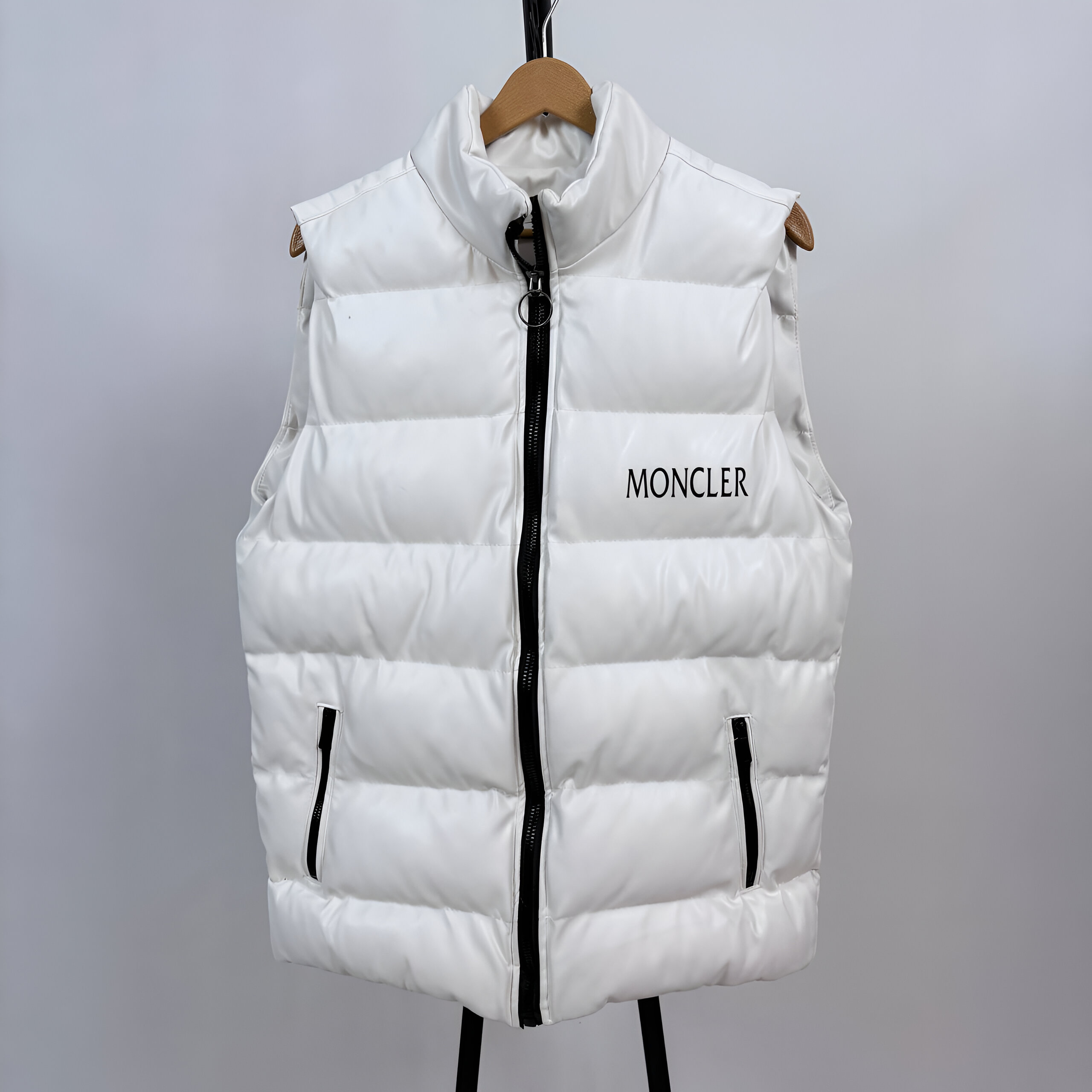کاپشن وست سفید مدل MONCLER