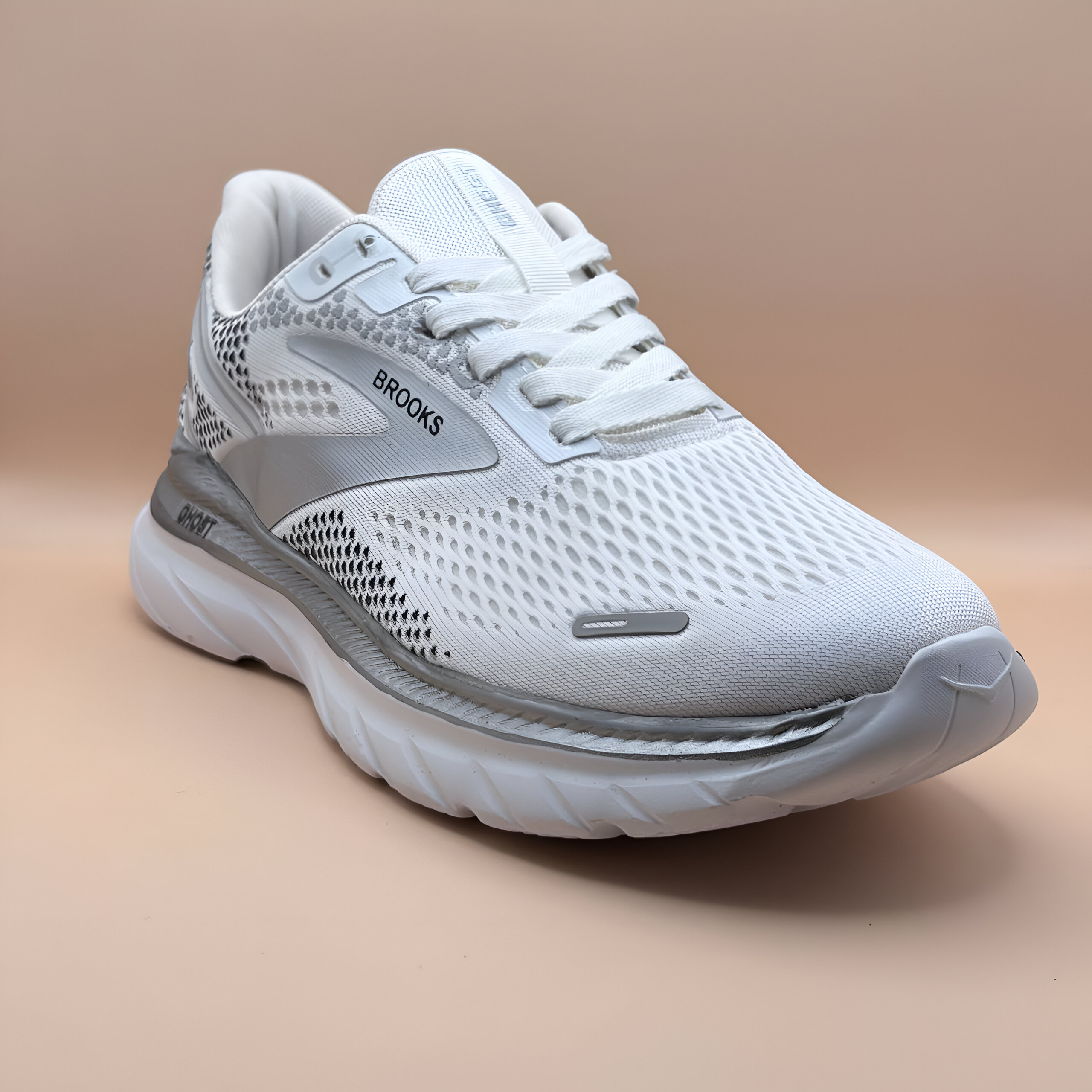 کتانی مردانه لژ دار سفید مدل بروکس